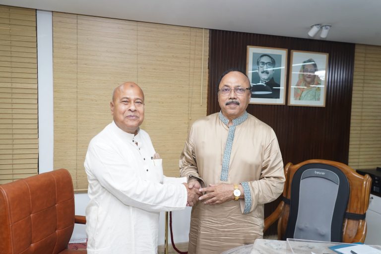 রাসিক মেয়রের সাথে পরিকল্পনা প্রতিমন্ত্রীর সৌজন্য সাক্ষাৎ