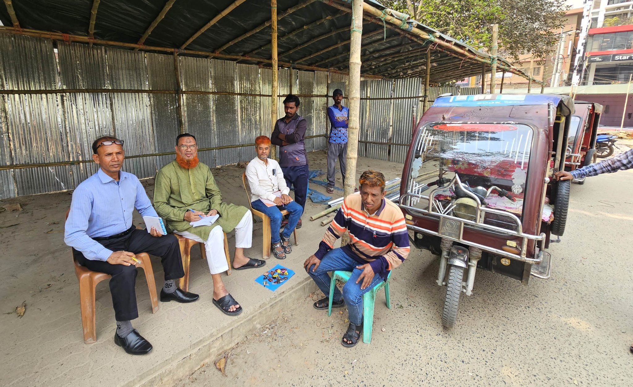 নগরীতে লাইসেন্স বিহীন অটোরিক্সা ও চার্জার রিক্সা বন্ধে অভিযান