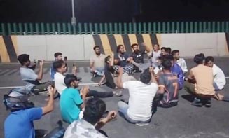 আওয়ামী লীগ নিষিদ্ধের দাবীতে ভাঙ্গায় এক্সপ্রেসওয়ে অবরোধ