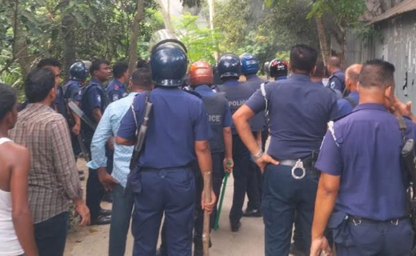 ‎মসজিদের বারান্দা নির্মাণ নিয়ে দফায় দফায় সংঘর্ষ, ১৪৪ ধারা জারি