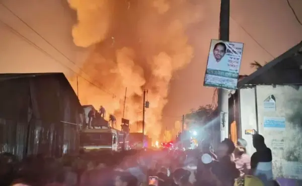 গাজীপুরে ঝুটের গুদামে আগুন, নিয়ন্ত্রণে ফায়ার সার্ভিসের ৫ ইউনিট