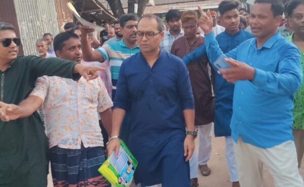 তারেক রহমানের ৩১ দফা নিয়ে মানুষের দ্বারে দ্বারে আলহাজ্ব মো: আমিনুল ইসলাম