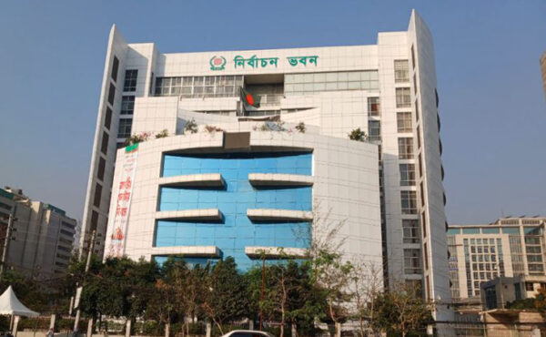 নৌকাকে স্থগিত করে ১১৫ প্রতীকের গেজেট প্রকাশ ইসির