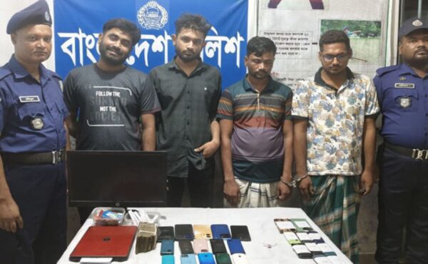 রাজশাহীতে যৌথ বাহিনীর অভিযানে বিকাশ ও ইমো প্রতারকচক্রের চারজন গ্রেপ্তার