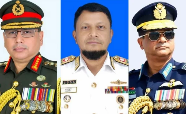 খালেদা জিয়ার স্বাস্থ্যের খোঁজ নিতে হাসপাতালে তিন বাহিনী প্রধান