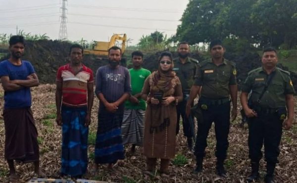 রাজশাহীর দুর্গাপুরে অবৈধ মাটি কাটার বিরুদ্ধে অভিযান: দুটি ভেকু নিস্ক্রিয়, চারটি ব্যাটারী জব্দ
