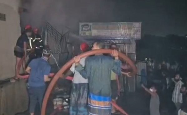 গাজীপুরে পোশাক কারখানায় আগুন