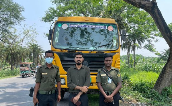 ঢাকা-রাজশাহী মহাসড়কে বেপরোয়া ড্রাম ট্রাকের বিরুদ্ধে মোবাইল কোর্ট
