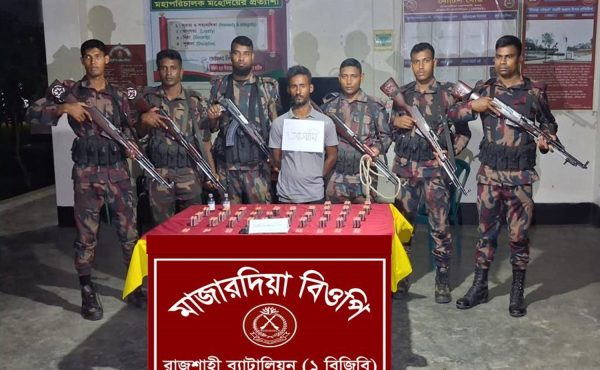 সীমান্তে বিজিবির অভিযানে বিপুল পরিমান ট্যাপেনটাডলসহ গ্রেফতার ১