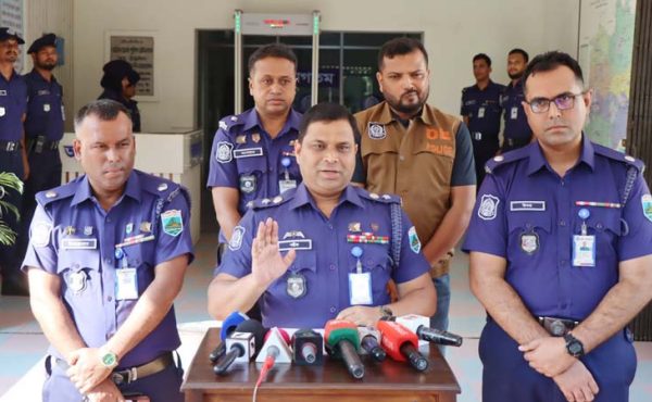 নাটোরে দুর্ঘটনা কবলিত সিএনজি থেকে প্রায় ৩৪ কেজি গাঁজা উদ্ধার, গ্রেপ্তার ৪