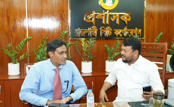 রাসিক প্রশাসকের সাথে বিভাগীয় কমিশনারের সাক্ষাৎ