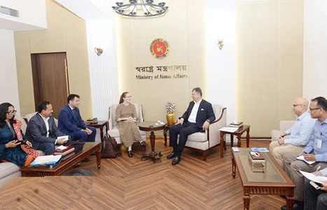 স্বরাষ্ট্রমন্ত্রীর সাথে ব্রিটিশ হাইকমিশন ও ডেমোক্রেসি ইন্টারন্যাশনালের যৌথ প্রতিনিধিদলের সাক্ষাৎ