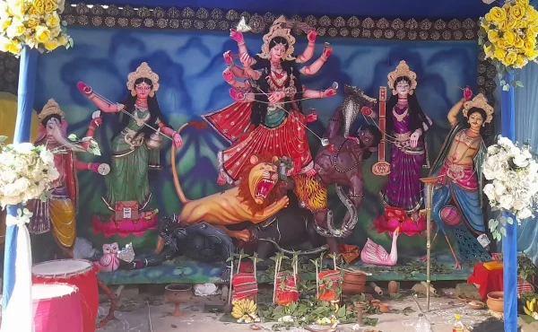 স্বাধীনতার পরে প্রথম দুর্গাপূজা, পুরোগ্রামে উৎসবের আমেজ