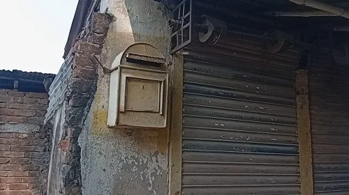 এখন প্রেমপত্র আসে না, আসে শুধু তালাকপত্র