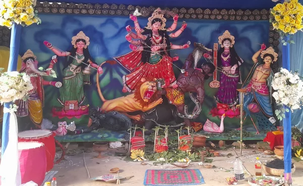 স্বাধীনতার পরে প্রথম দুর্গাপূজা, পুরোগ্রামে উৎসবের আমেজ