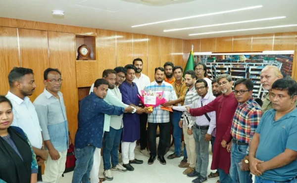 রাসিক প্রশাসকের সাথে রাজশাহী অনলাইন সাংবাদিক ফোরামের নবনির্বাচিত নেতৃবৃন্দের সাক্ষাৎ