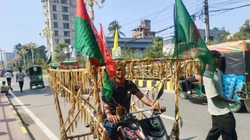 ৮০ কিলোমিটার পাড়ি দিয়ে ধানের শীষের ঘর নিয়ে জনসভাস্থলে আসাদুল